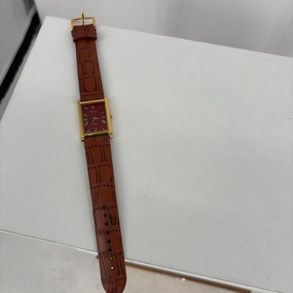 Seiko Vintage Style Gold Watch - Picture 3 of 5